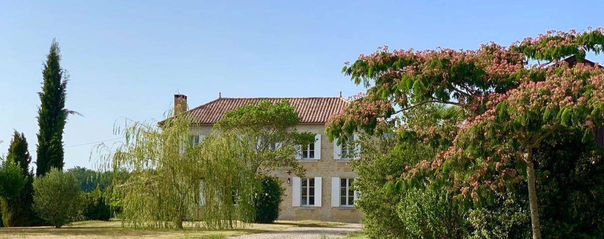 Chambre d’hôte pour 4 personnes, avec sauna et jacuzzi ainsi que jardin et piscine