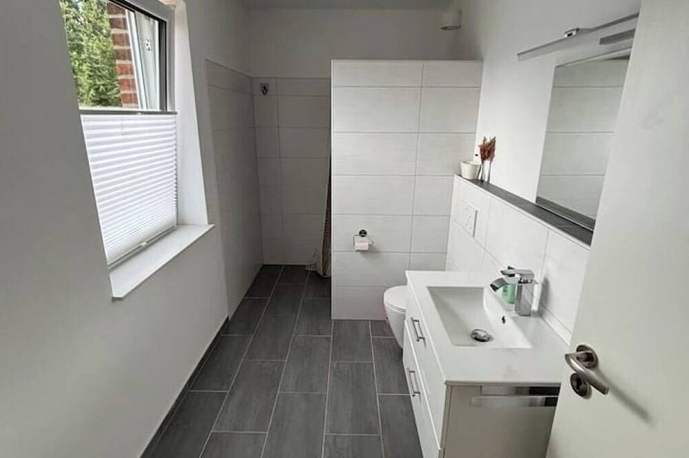 Anna U – Peaceful Family Retreat | Cozy 1Br Stay for 4 Guests in Westoverledingen, Emsland