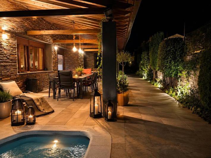 Gîte pour 16 personnes, avec Balcon et Jacuzzi ainsi que Terrasse et Jardin à Piedrahíta