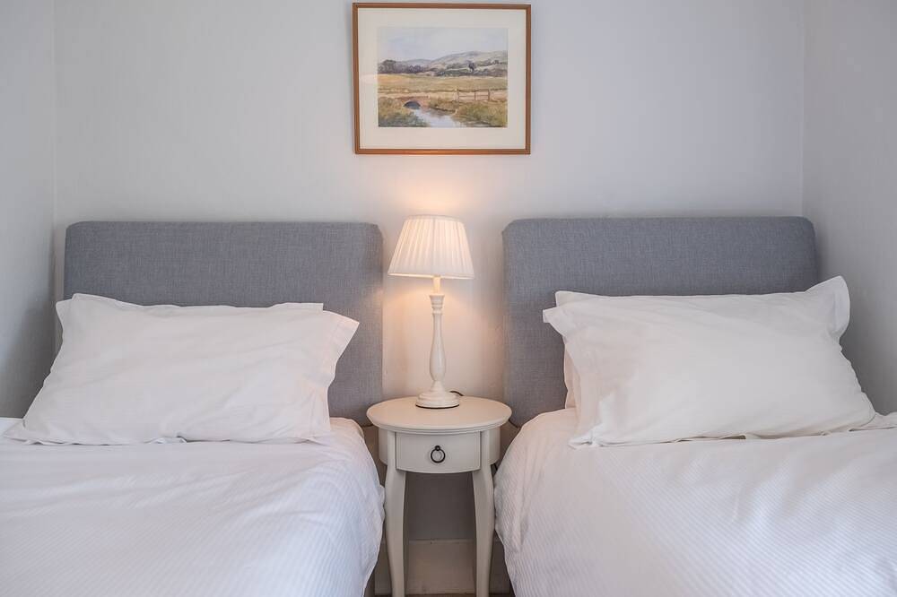 Densford Cottage tiene capacidad para cuatro personas y se encuentra en Amberley en Sussex. Con West Witterings, una playa con bandera azul, a solo 20 minutos, ¡reserva tu estadía ahora! in Amberley, South Downs