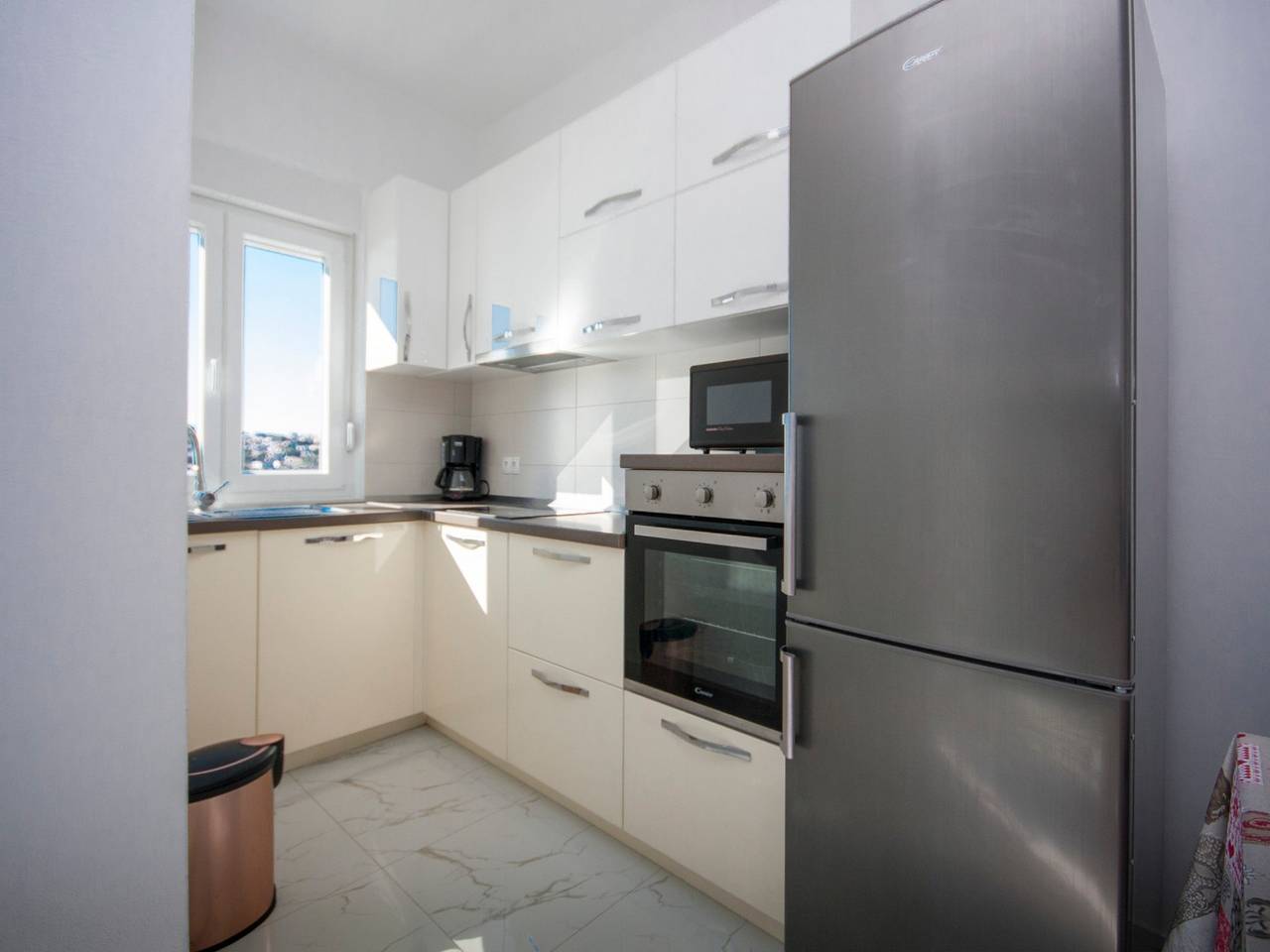 Ganze Wohnung, Ferienwohnung für 4 Personen mit Meerblick in Razanj, Šibenik-Knin