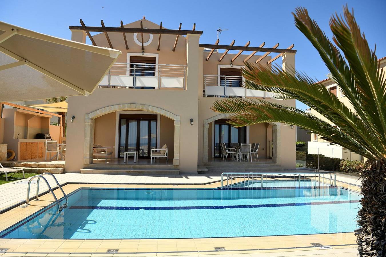 Beachfront Villa Avra with private swimming pool in Retimno (Città), Rethymno e dintorni