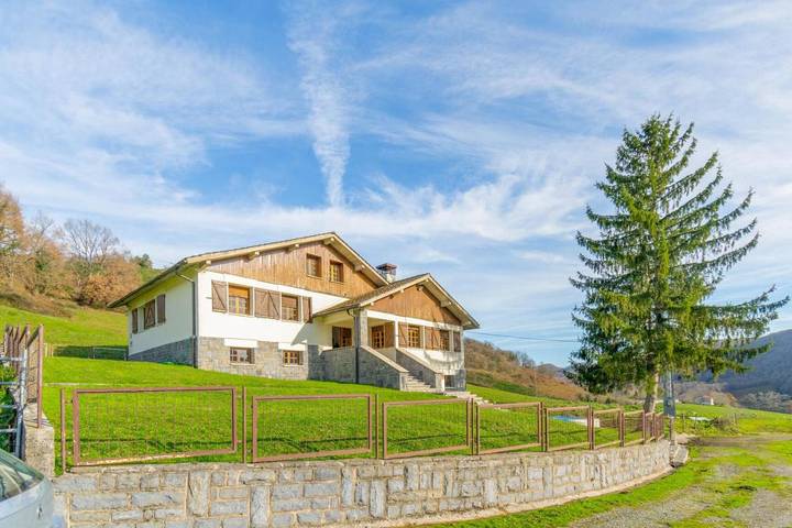 Casa rural con piscina para 12 personas, con jardín y piscina en Navarra