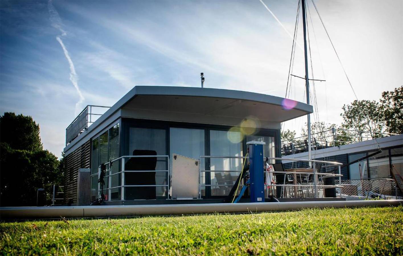 Woonboot voor 4 personen met terras in Friesland