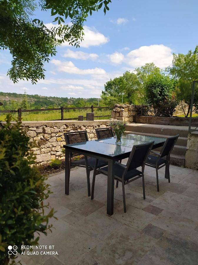 Gîte pour 2 personnes, avec piscine et vue sur le lac ainsi que jardin et vue, animaux acceptés à Le Boulvé - 4