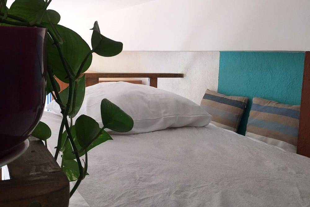 Ganze Wohnung, Wohnung 30 m2 in Cagnes zwischen Cannes und Nizza 30 Meter vom Strand entfernt, Meerblick in Cros de Cagnes, Cagnes-sur-Mer