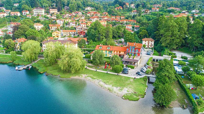 Hôtel pour 5 personnes, avec balcon et vue sur le lac ainsi que piscine et vue dans Mergozzo - 4
