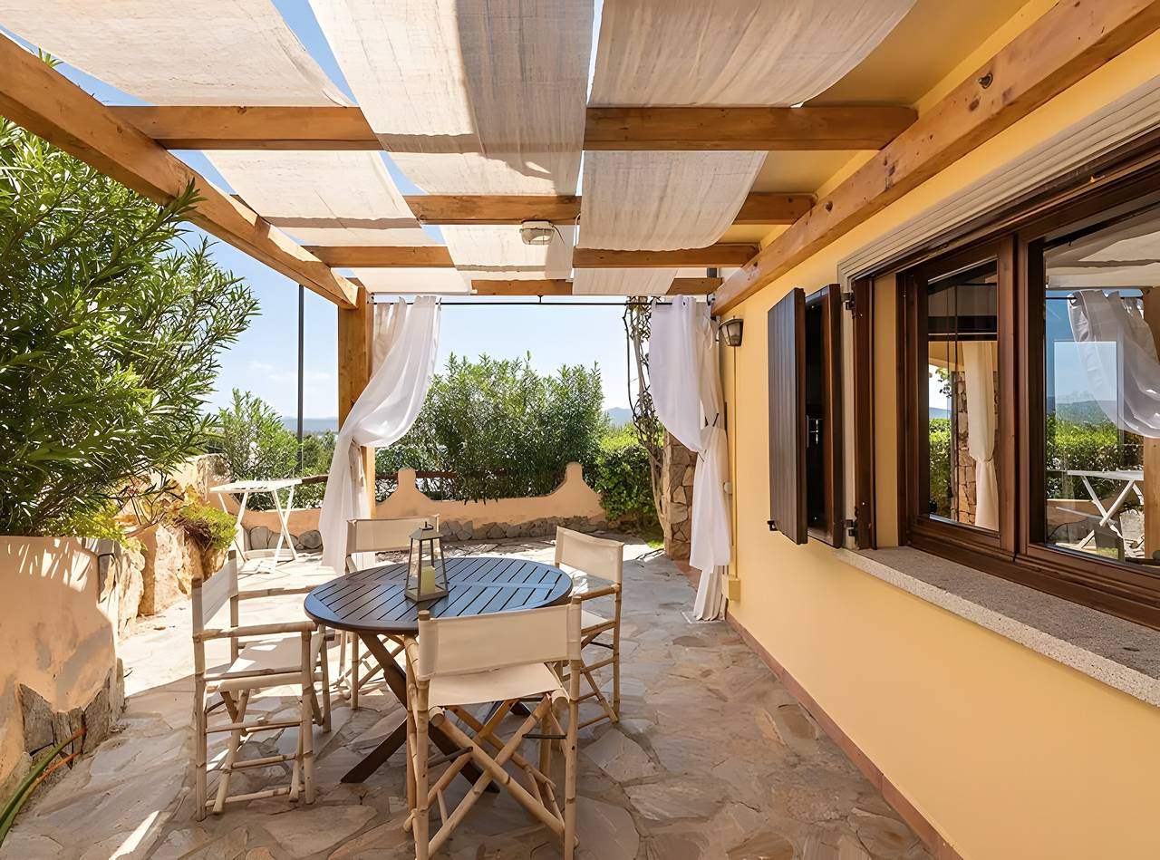Ganze Wohnung, Ferienwohnung 'La Luna Sulla Duna' mit Meerblick, privater Terrasse und Klimaanlage in Porto Pino, Carbonia-Iglesias Provinz
