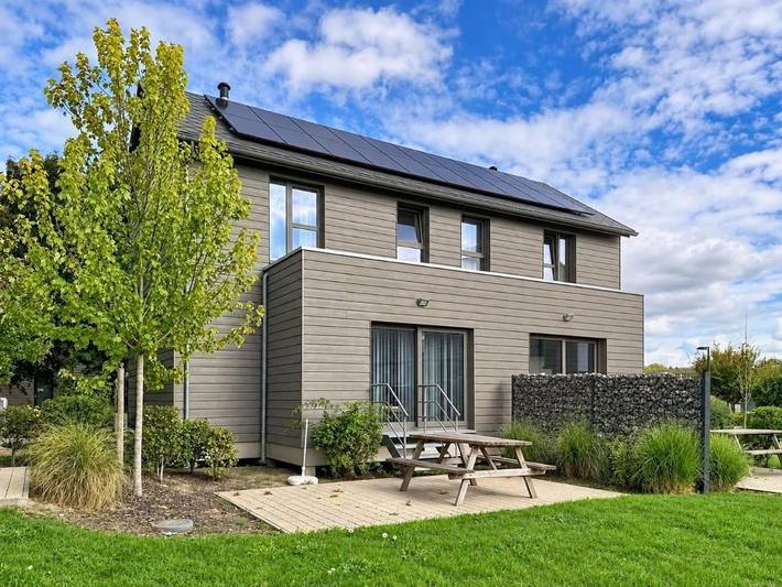 Villa pour 4 personnes, avec Terrasse et Jardin ainsi que Piscine et Sauna dans Hainaut