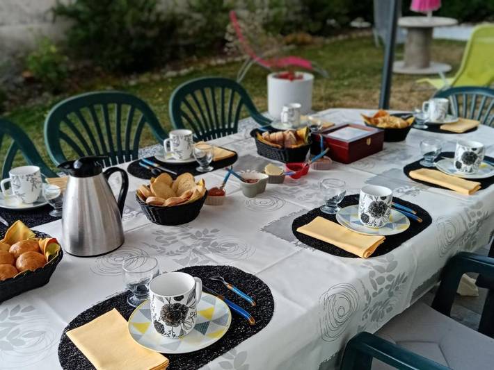 Location de vacances pour 2 personnes, avec terrasse ainsi que jardin et vue dans Torchefelon - 4