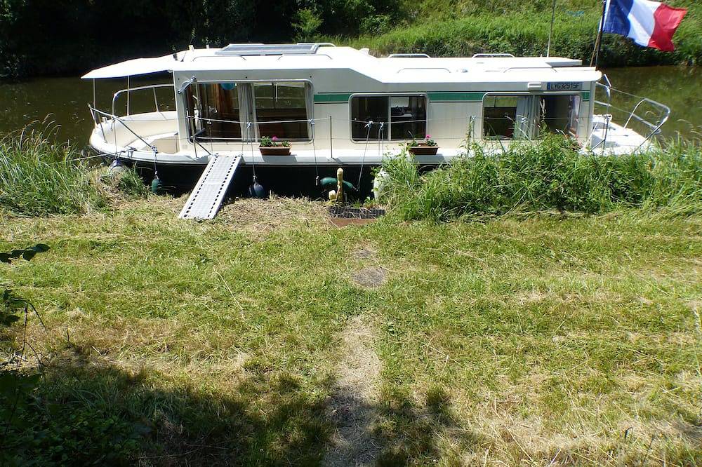 Calme nuitée à bord du bateau Java,30 mn du Pal,déconnection garantie!Bienvenue in Luneau, Région de Vichy