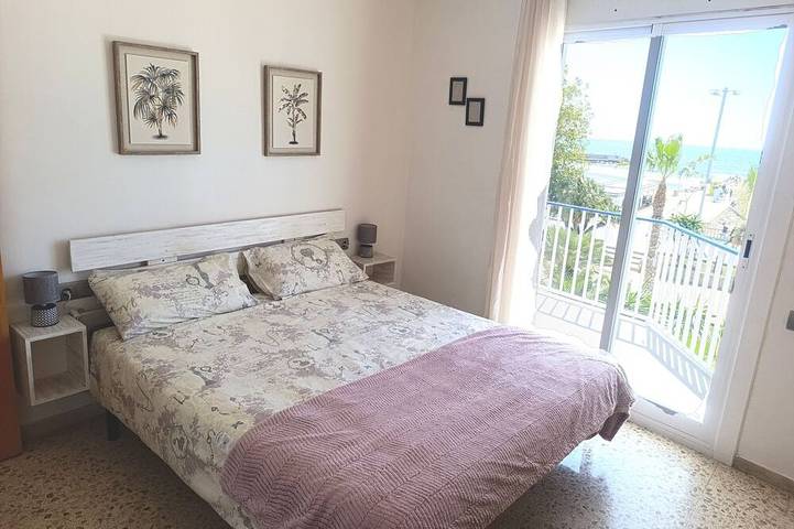 Entire apartment, Nice apartment facing the beach in the center of Sitges fully equipped in Sitges, Garraf