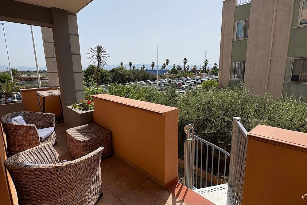 Ganze Wohnung, Poetto Sea View, 200 meters from the sea, beach access with kiosks right on the water in Poetto (Cagliari), Cagliari