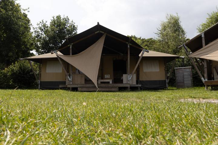 Glamping voor 8 personen, met Terras en Kinderzwembad op de Veluwe