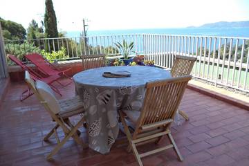 Villa pour 4 personnes, avec jardin et balcon dans Le Lavandou