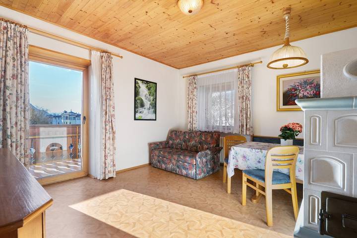 Ferienwohnung für 4 Personen, mit Balkon im Dorf Tirol