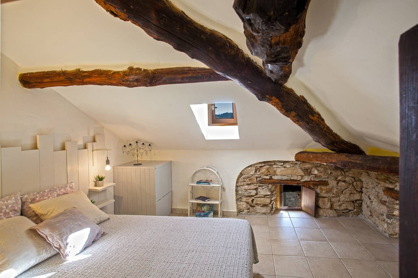 Appartement entier, Casa Tenda appartement dans maison en pierre in Santo-Pietro-di-Tenda, Région de Calvi