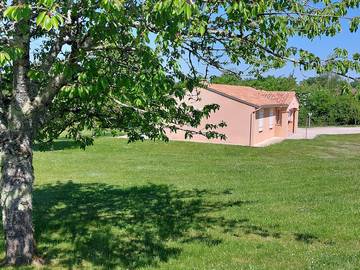 Gîte pour 6 personnes, avec jardin et terrasse à Marcillac-Saint-Quentin
