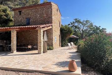 Gîte pour 7 personnes, avec terrasse à Seillans