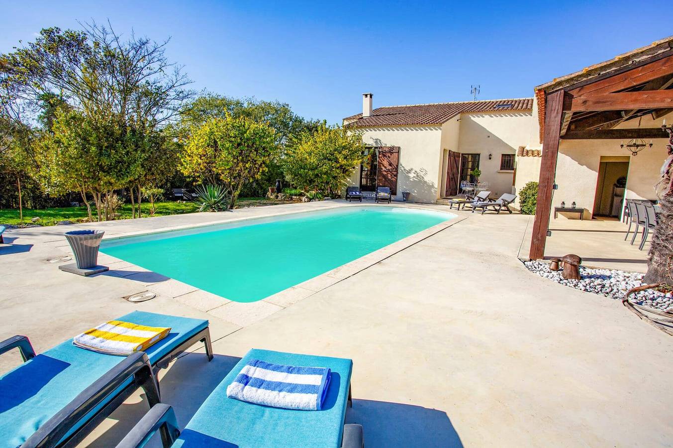 Villa Glycines by Villa Plus in Aumes, Côte d'Améthyste