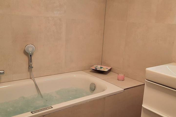 Ferienhaus am Seeblick Grill, Garten, Billard, Dart, Bike, Sauna bis 8 Personen in Driedorf, Lahn-Dill-Kreis