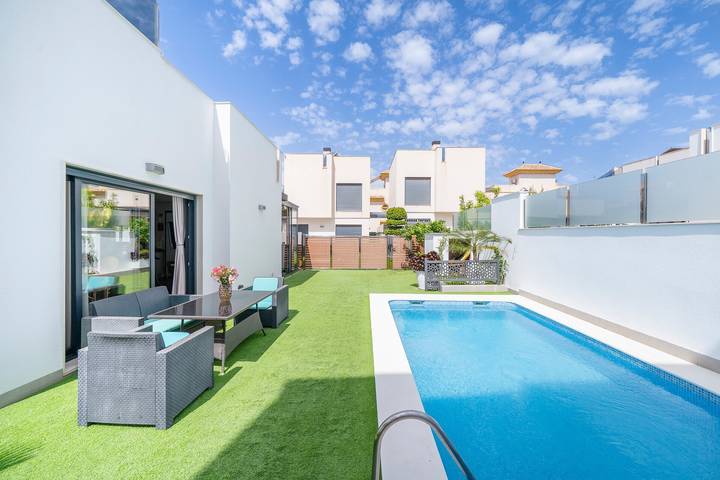 Ferienhaus für 8 Personen, mit Balkon und Garten in Torrevieja - 2