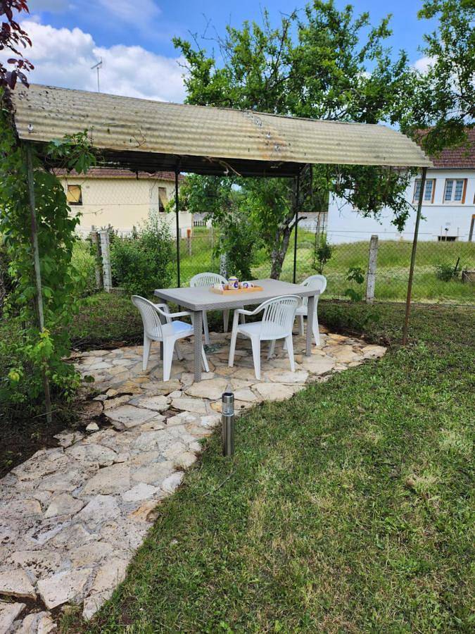 Location de vacances pour 4 personnes, avec jardin, animaux acceptés à Le Veurdre - 4