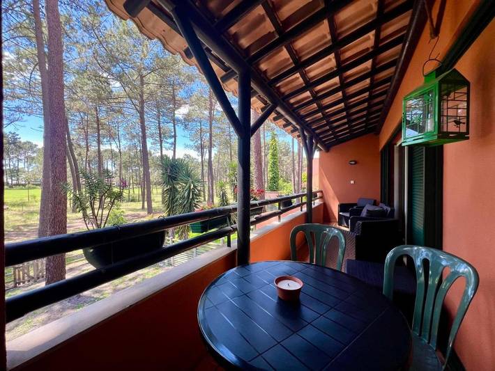 Apartamento de férias para 4 pessoas, com jardim e piscina infantil e ainda vista em Aroeira