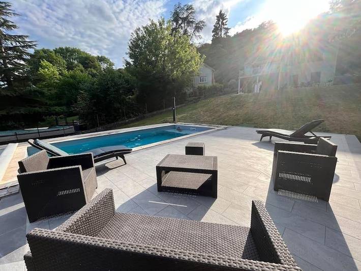 Villa pour 10 personnes, avec terrasse ainsi que piscine et jardin dans Seine-et-Marne