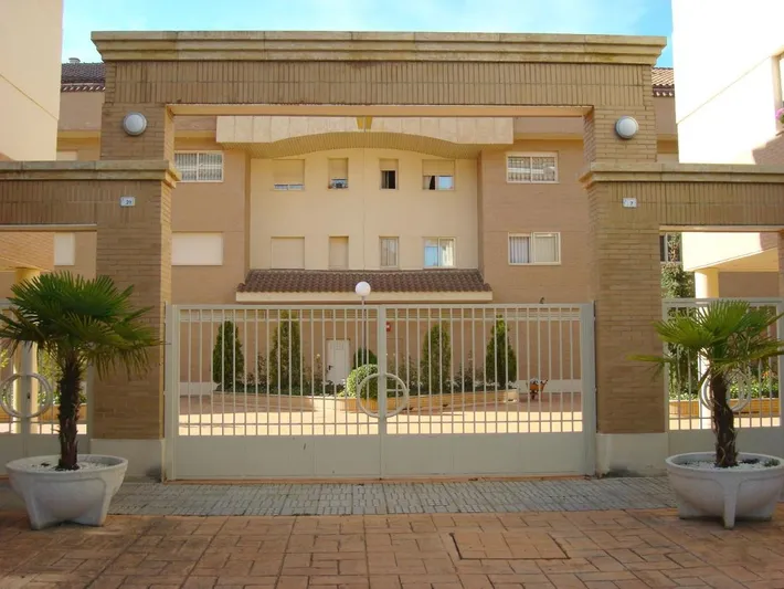 Apartamento de vacaciones para 7 personas, con jardín además de vistas y piscina - 1