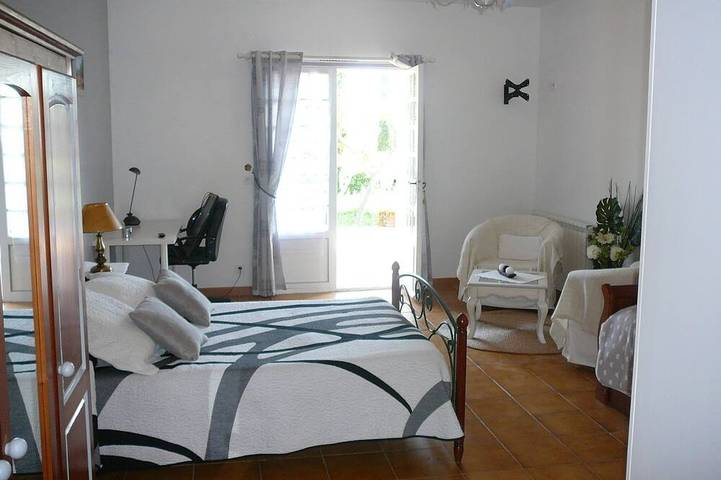 Location de vacances pour 2 personnes, avec piscine et jardin à Roquevaire - 4