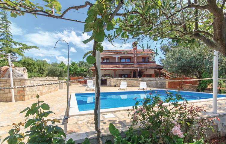 Location de vacances pour 6 personnes, avec terrasse et piscine, animaux acceptés à Vodnjan - 4