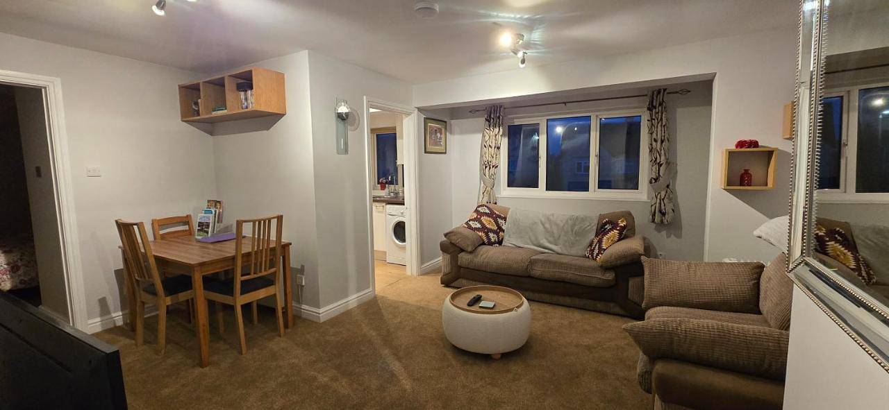 Entire apartment, Lovely Cosy Apartment near Water Parks in South Cerney, Gloucestershire