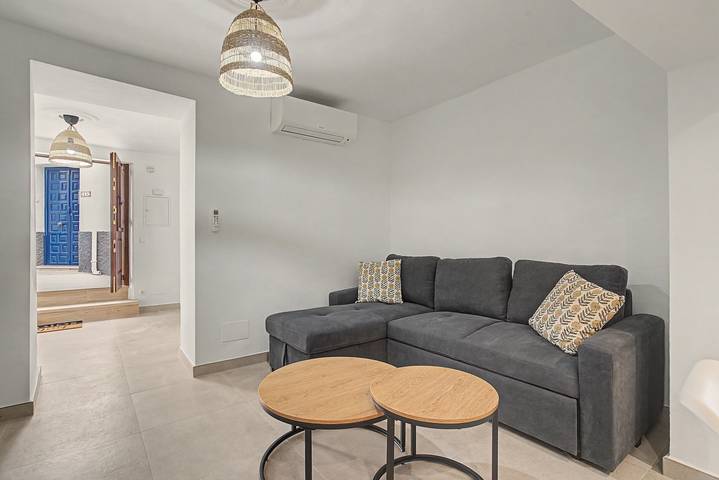 Holiday Home 'Limon' with Private Terrace, Wi-Fi and Air Conditioning in Cómpeta, Málaga Provinsen
