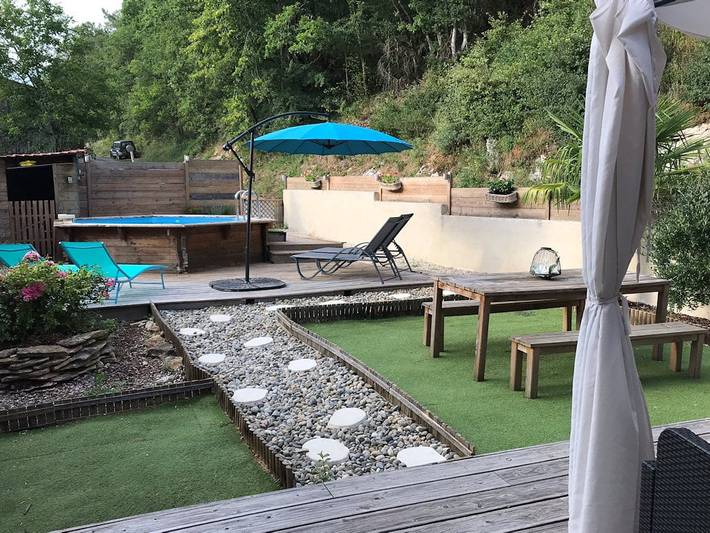 Gîte pour 4 personnes, avec piscine ainsi que balcon et jardin