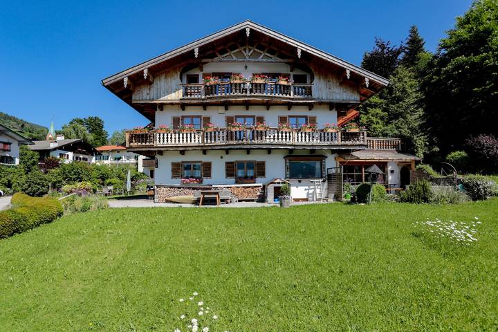 Villa für 5 Personen, mit Balkon und Garten sowie Seeblick in Bayern