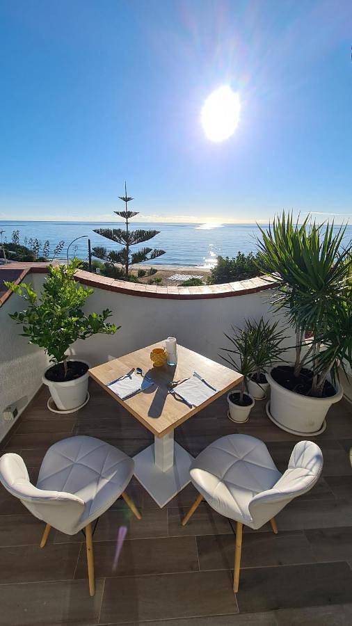 Chambre d’hôte pour 3 personnes, avec Balcon et Terrasse ainsi que Jardin et Vue à Avola - 3