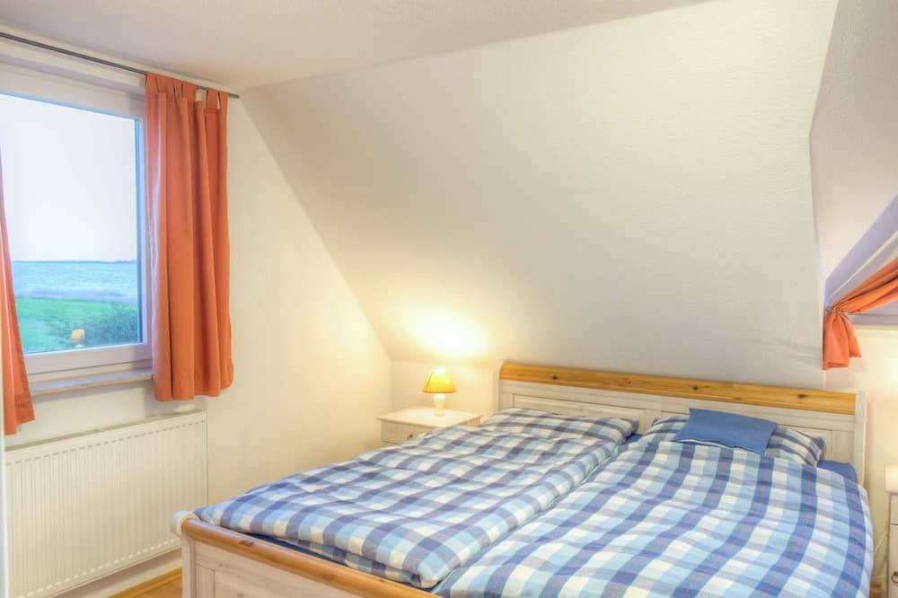 Wasserblick, 1 A Lage mit Blick auf Wasser und Hafen, Sauna, Kaminofen, Wlan in Vieregge, Neuenkirchen (Rügen)