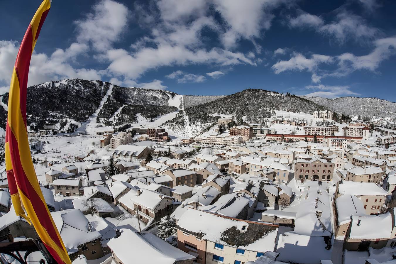 Appartement entier, Appartement "L'Élan" – Confort moderne à 1 km des pistes de ski, balcon et vue montagne in Les Angles, Parc naturel régional des Pyrénées catalanes