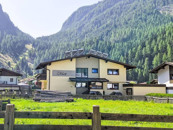 Ferienwohnung für 9 Personen, mit Balkon und Garten - 1