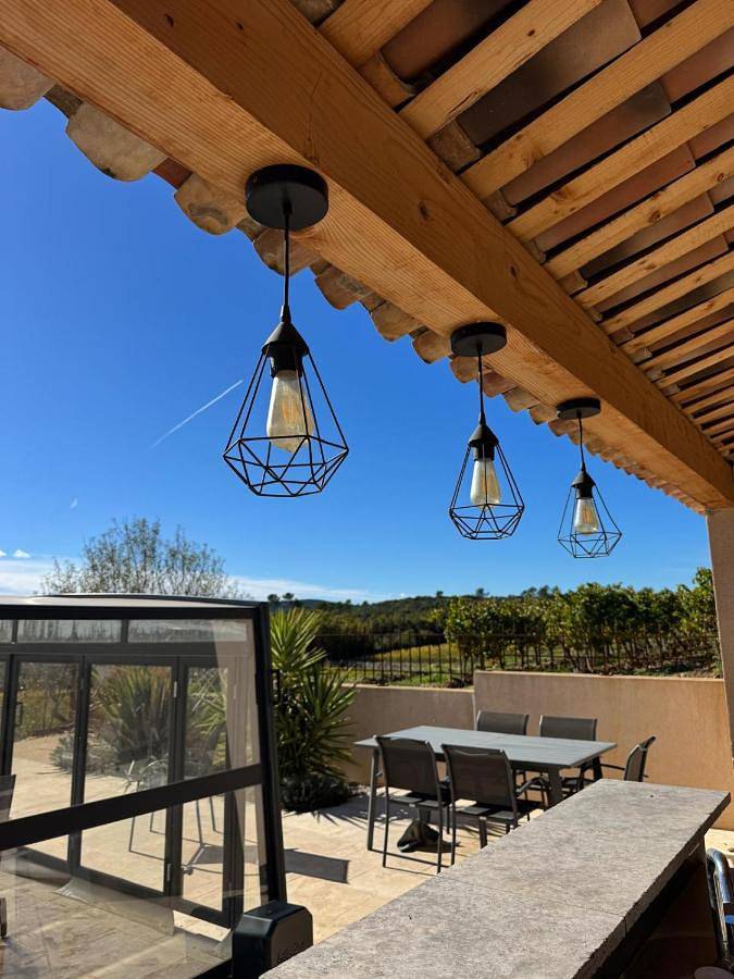 Gîte pour 4 personnes, avec vue ainsi que piscine et jardin à Cabasse - 4