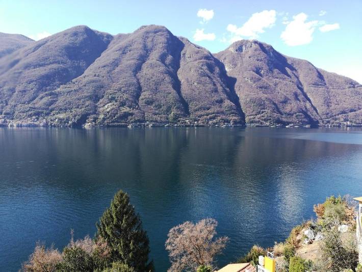 Location de vacances pour 6 personnes, avec vue sur le lac ainsi que jardin et vue, animaux acceptés dans Nesso