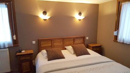 Hôtel pour 2 personnes, avec jardin ainsi que piscine et terrasse à Le Ménil