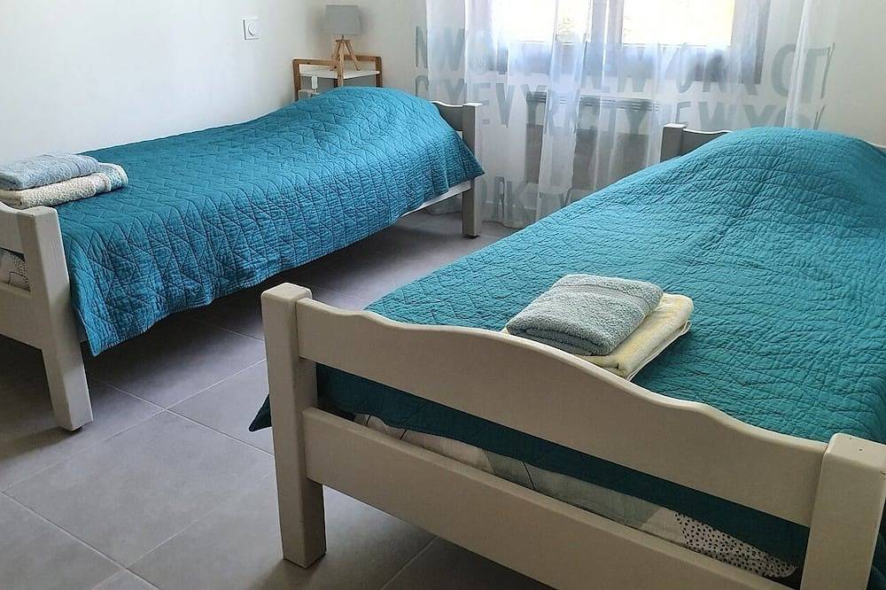 Modern house, 3 bedrooms in Aubignan, Vaucluse