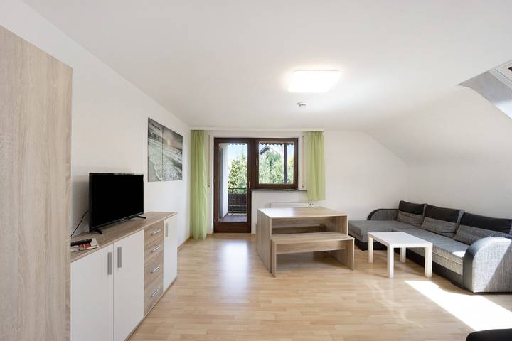 Ganze Wohnung, Ferienwohnung "Sonnenbühl" mit Seeblick, Privatem Balkon und Wlan in Aulendorf, Region Bodensee-Oberschwaben