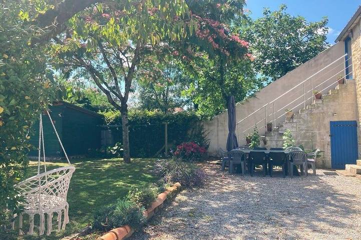 Gîte pour 10 personnes, avec jacuzzi et jardin à Péault