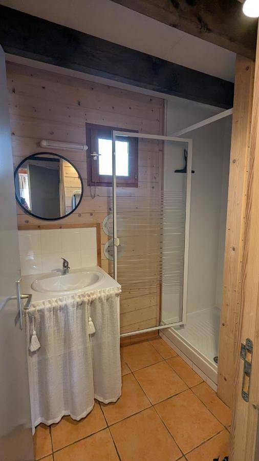 Gîte pour 4 personnes, avec piscine ainsi que jacuzzi et jardin à Biron - 4