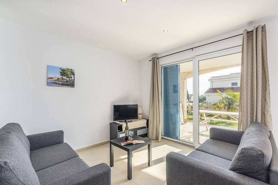 Schönes Apartment mit 3 Schlafzimmern und Gemeinschaftspool
 in Lovrecica, Umag und Umgebung