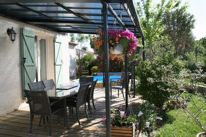 Chambre d’hôte pour 3 personnes, avec Terrasse et Jardin ainsi que Piscine et Vue