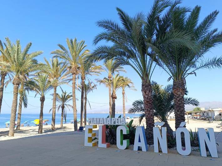 Apartamento de vacaciones para 6 personas, con vistas además de terraza y piscina - 1